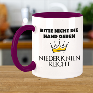 FUNNYWORDS® Bitte nicht die Hand geben - Niederknien reicht Kaffeebecher  DIVA